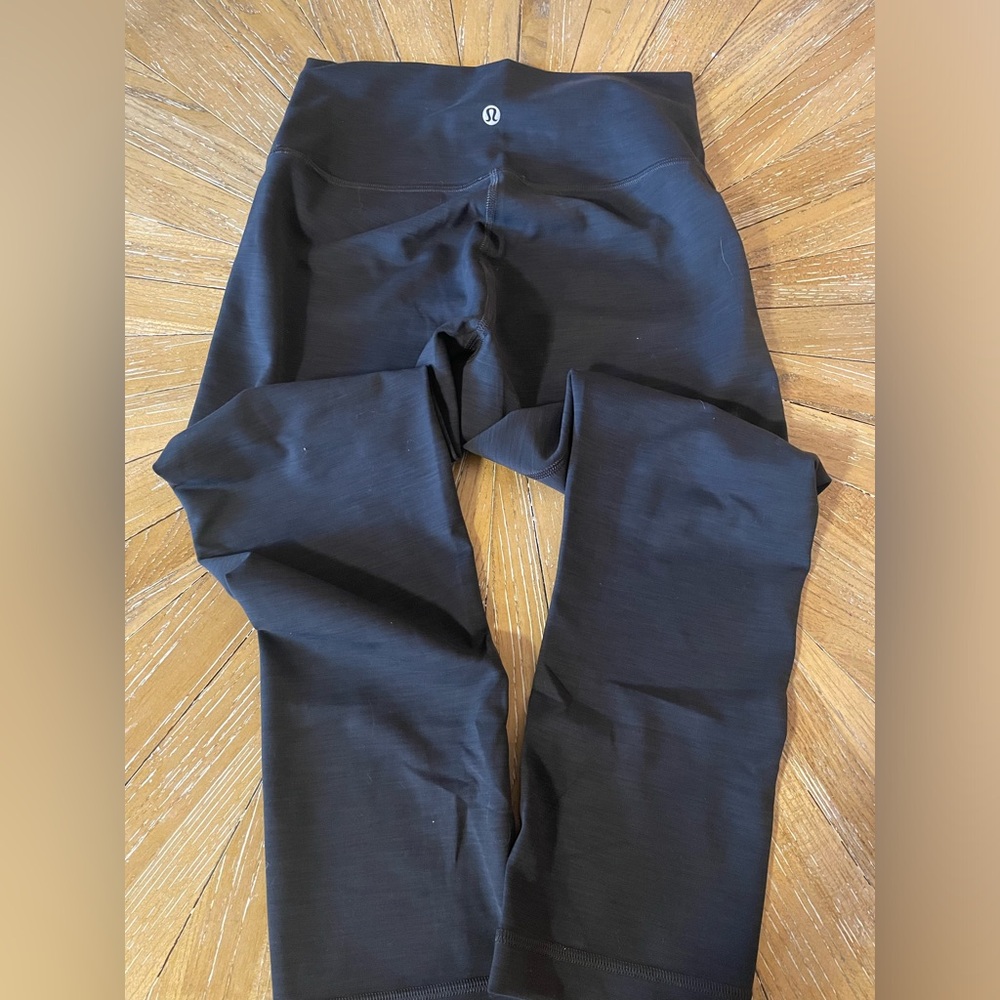 Lululemon leggings size 6, excellent condition